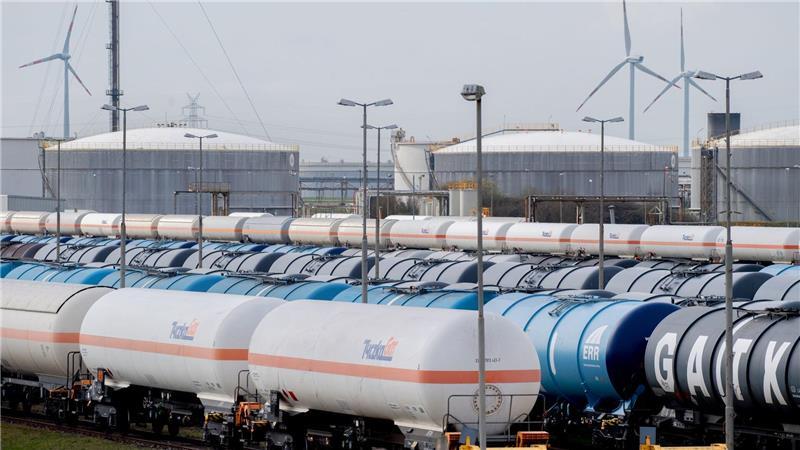 Wilhelmshaven könnte künftig eine Drehscheibe für den Export von klimaschädlichem CO2 werden. (Archivbild) 