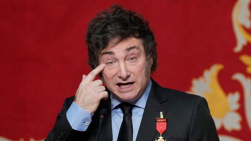 Argentiniens „Anarchokapitalist“ in Hamburg augezeichnet Will Argentinien mit einem radikalen Sparprogramm wieder auf Kurs bringen: Javier Milei.