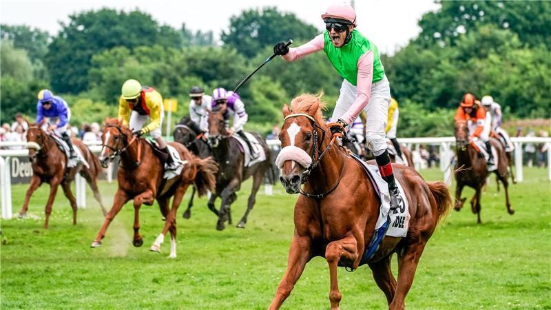 Will beim Galopp-Derby wieder ganz vorn sein: Andrasch Starke (vorne)  