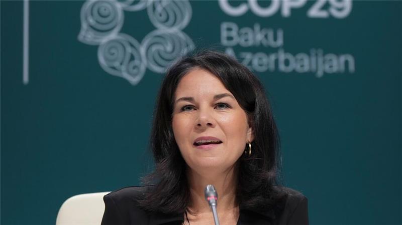 Wut und Frust in Baku: UN-Klimagipfel ringt um Abschluss Will breite Koalitionen schmieden: Außenministerin Baerbock.