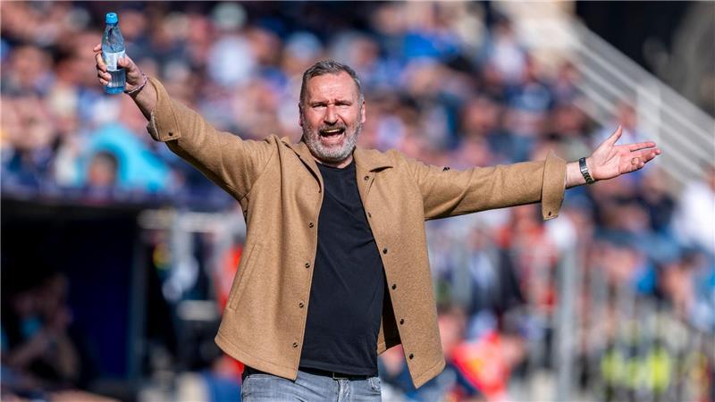 Will endlich auch zu Hause gewinnen: Holstein Kiels Trainer Tim Walter. (Archivbild) 