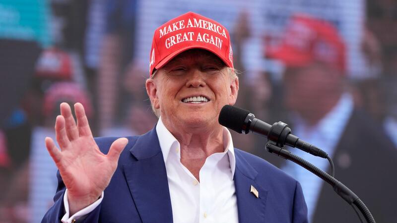 Trump verspricht, Steuer auf Trinkgeld abzuschaffen Will erneut US-Präsident werden: Donald Trump .