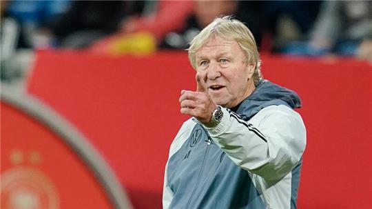 Will mit Deutschlands Fußballerinnen das Olympia-Ticket lösen: Horst Hrubesch.