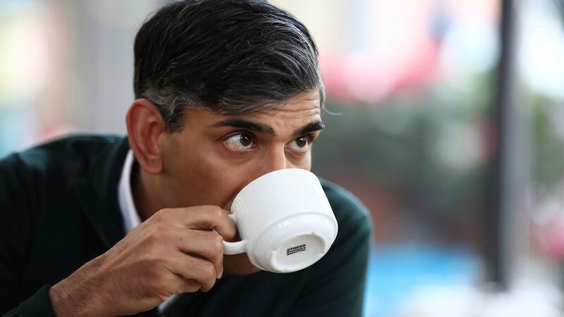 Wie Sunak die britische Wahl noch drehen will Will mit Steuererleichterungen seinen bisher misslungenen Wahlkampf retten: Rishi Sunak.