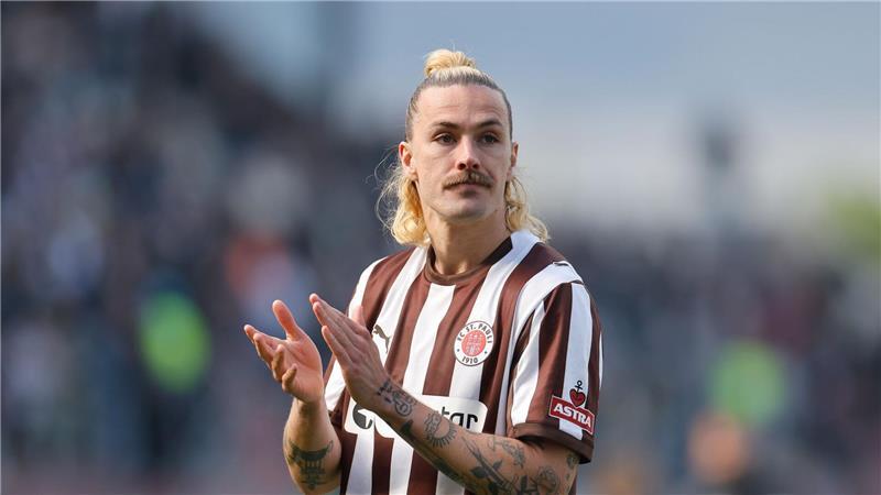 Will trotz Abstiegs bleiben: St. Pauli-Kapitän Jackson Irvine.