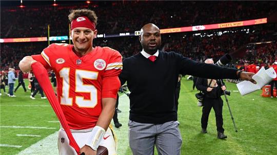 Will wieder nach Deutschland kommen: Patrick Mahomes (l).