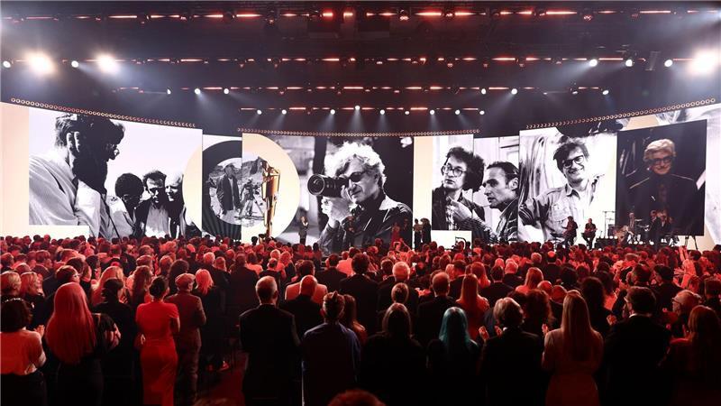 Wenders vs. Kinski: Wie umgehen mit umstrittener Nacktszene? Wim Wenders wurde beim Deutschen Filmpreis mit dem Ehrenpreis ausgezeichnet (Archivbild).