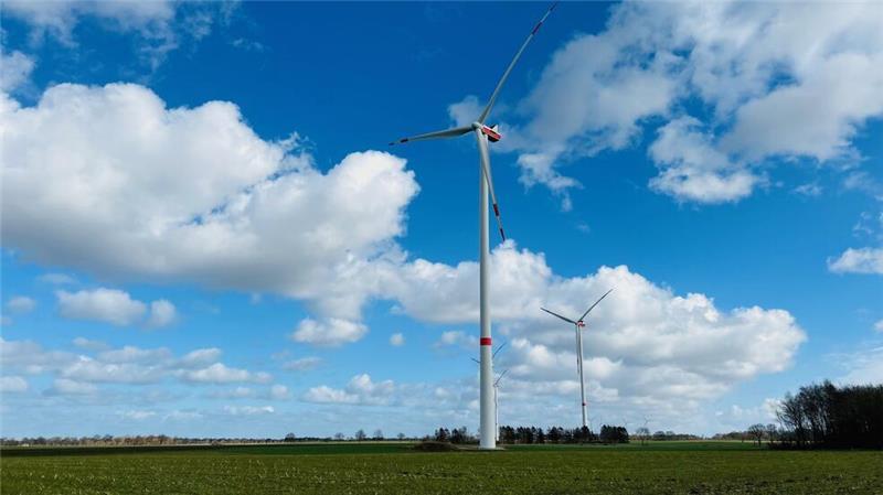 Windkraftanlagen zwischen Estorf, Kranenburg und Oldendorf. Auch die Bürgerenergie Osteland betreibt bei Estorf eine Anlage.