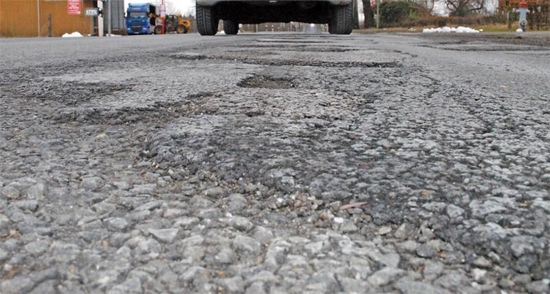 Winterschäden an den Straßen sollen ausgebessert werden (Symbolbild). Foto: Stief