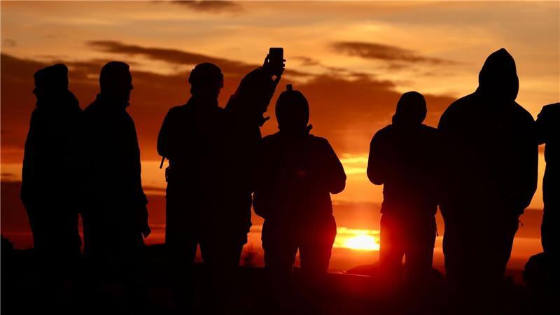 Wintersonnenwende: Wanderer erleben auf dem Brocken im Harz den Sonnenaufgang am kürzesten Tages des Jahres.