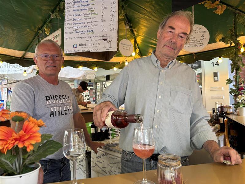 Winzer Dietmar Ziegler aus Rheinhessen ist schon seit Jahren beim Stader Winzerfest dabei. Bei ihm gibt es Wein und Sekt vom familiengeführten Weingut.