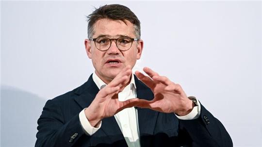 „Wir brauchen Lage-angepasste Grenzkontrollen besonders zu Tschechien und Polen“: Hessens Ministerpräsident Boris Rhein.
