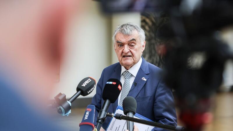 Palästina-Verein verboten - Razzia in Duisburg „Wir haben das komplette Vermögen dieser Organisation beschlagnahmt“: NRW-Innenminister Herbert Reul.