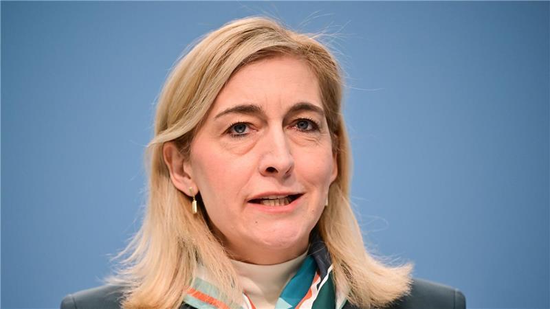 „Wir haben ein Milliardenloch in der gesetzlichen Krankenversicherung, und wenn wir das jetzt nicht schließen und wenn wir nichts gegen die steigenden Beiträge tun, dann haben alle höhere Belastungen“, sagte Warken. (Archivbild)