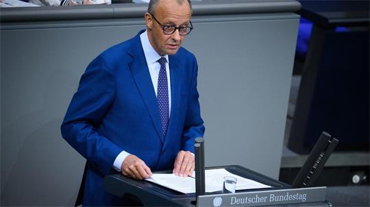„Wir haben zudem am Rande des Nato-Treffens in Ankara mit der amerikanischen Regierung vereinbart, dass amerikanische Tomahawk-Raketen von uns erworben und in Deutschland stationiert werden“, sagte der Kanzler.