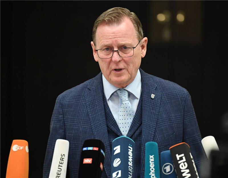 Ramelow: Menschen im Osten nicht den Falschen überlassen «Wir müssen uns aber auch eingestehen, dass der Einheitsprozess weder strukturell noch in den Köpfen oder gar in den Herzen abgeschlossen ist», sagt Thüringens Ministerpräsident Bodo Ramelow.