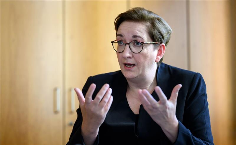 «Wir sollten ein einfaches System entwickeln, das energieeffizientes Bauen, die Nutzung umweltgerechter und recycelter Baumaterialien und flächensparendes Bauen fördert»:  Bundesbauministerin Klara Geywitz.