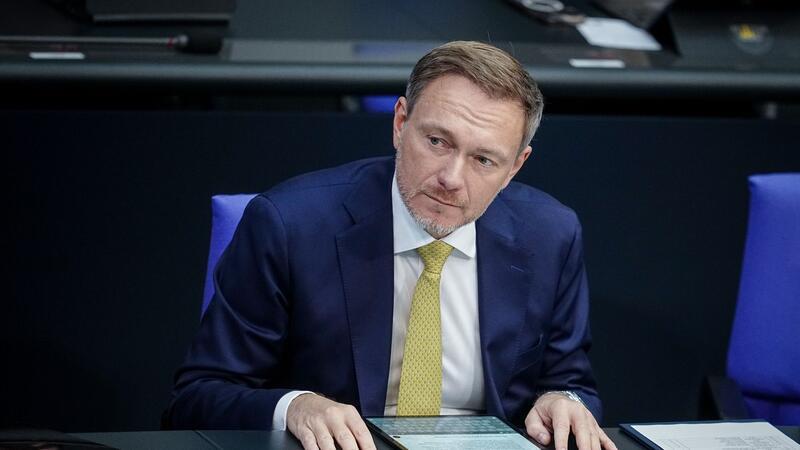 Haushaltskrise: In diesen Bereichen erwägt Lindner zu sparen „Wir werden uns mit drei großen Kostenblöcken beschäftigen müssen“, sagt Bundesfinanzminister Christian Lindner.