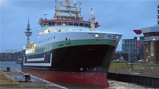 Wird am Freitag in seinem Heimathafen Bremerhaven getauft: Der Fischtrawler „Jan Maria“.