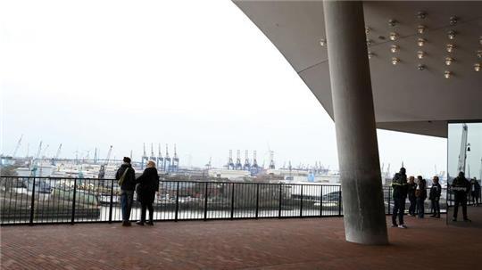 Wird der Besuch der Elbphilharmonie-Plaza bald Eintritt kosten? (Archivbild)