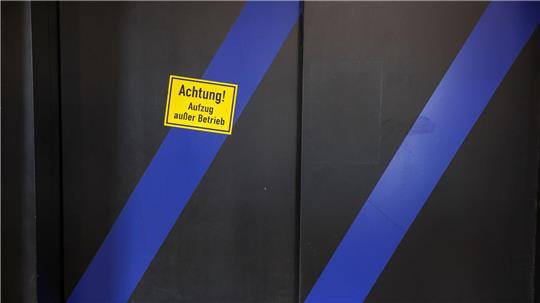 Wird ein gefährlicher Mangel festgestellt, muss der Aufzug teils umgehend stillgelegt werden. (Symbolbild)