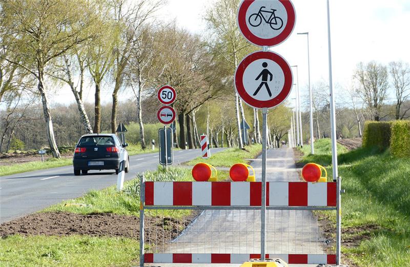 Wird in dieser Woche wieder freigegeben: Der sanierte Radweg an der K 50 zwischen Fredenbeck und Wedel. Foto: Landkreis Stade/Christian Schmidt