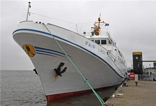 Wird nicht mehr von der Bremerhavener Seebäderkaje fahren: die „Fair Lady“. Foto: Scheschonka