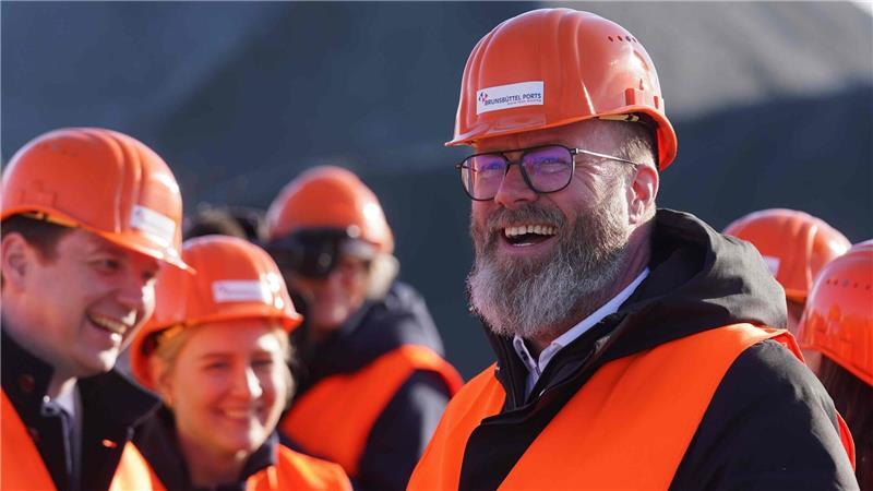 Wirtschaftsminister Claus Ruhe Madsen (CDU) hat eine neue Hafenstrategie. (Archivbild)