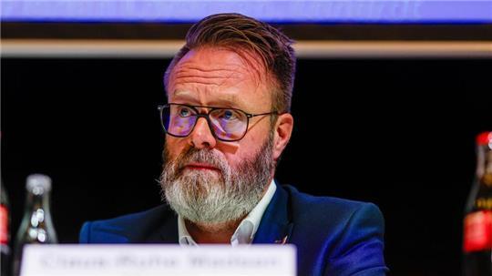 Wirtschaftsminister Claus Ruhe Madsen (CDU) ist unzufrieden mit dem Tempo von Wehraufträgen in Deutschland. (Archivbild)