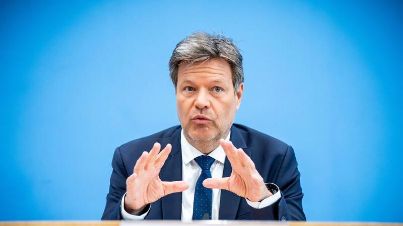 Wirtschaftsminister Robert Habeck. Aus seinem Ministerium heißt es: Maßgabe aller Entscheidungen in der Energiekrise sei immer die Versorgungssicherheit gewesen.