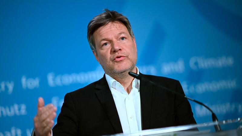 Habeck: Mehrere Kohlekraftwerke können vom Netz Wirtschaftsminister Robert Habeck: Zum Monatswechsel sind in Deutschland mehrere Kohlekraftwerke endgültig stillgelegt worden.