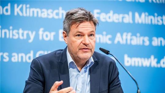 Wirtschaftsminister Robert Habeck stellt die Pläne für ein deutsches Wasserstoffkernnetz vor.