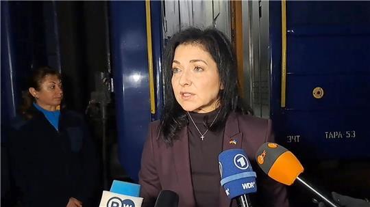 Kiew: Ministerin Reiche muss bei Luftangriffen in den Bunker Wirtschaftsministerin Reiche musste in der Nacht wegen des Raketenalarms in Kiew in einen Schutzkeller.