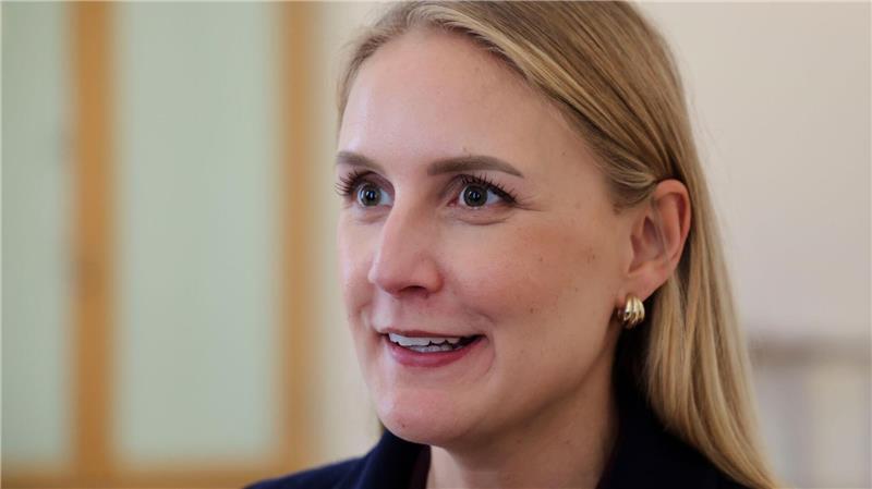 Wirtschaftsstaatssekretärin Julia Carstens (CDU) will das Einkaufen auf dem Land erleichtern. (Archivbild)