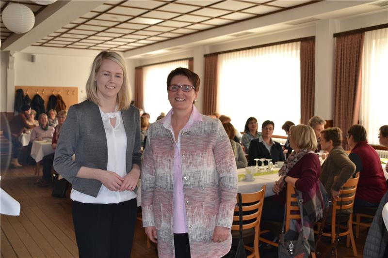 Wirtschaftswissenschaftlerin und Unternehmensberaterin Janina Tiedemann (links). Foto: Helfferich