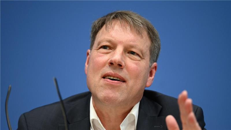 Wissenschaftler Bach rät zu „Augenmaß“. 