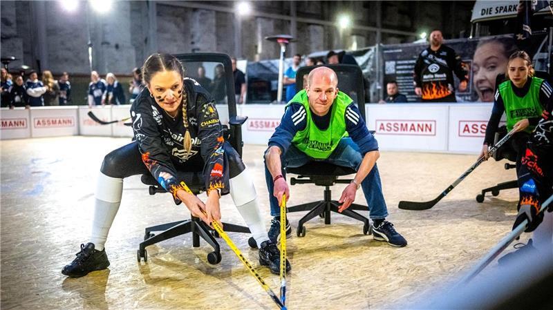 Wo der „Bürostuhl“ zum Sportgerät wird: In der Alten Werft von Bremen finden die 10. Chair-Hockey Masters statt.