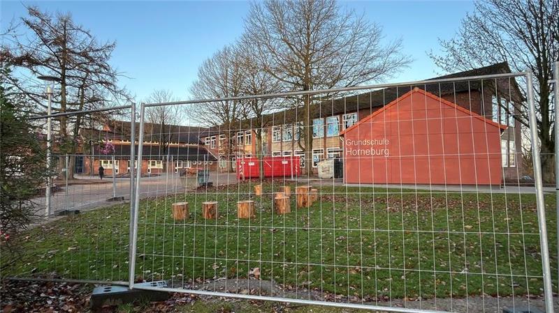 Wo früher das Hausmeistergebäude stand, soll bald eine neue Mensa in Horneburg entstehen.