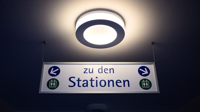 Wo geht’s hier zur Behandlung? Der Weg zum Krankenhaus wird sich in vielen Regionen Niedersachsens ändern. (Symbolbild)