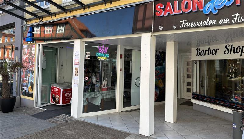 Wo jetzt ein Kiosk neu eröffnet hat, befand sich früher ein Sport- und Shisha-Shop, der Ausgangspunkt für eine tödliche Auseinandersetzung im Clan-Milieu war.