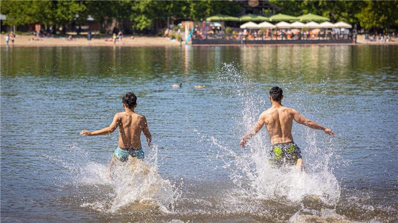 Deutsche Badegewässer glänzen mit Topqualität Wo kann man bedenkenlos ins Wasser hüpfen? Die EU-Umweltagentur zeigt das in ihrem jährlichen Badegewässerbericht auf. (Archivbild)