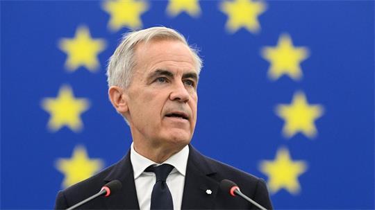 „Wo sich unsere Stärken unterscheiden, ergänzen sie sich. Wo sie sich überschneiden, schaffen sie Größe“: Kanadas Premierminister Mark Carney bekam für seine Rede vor dem Europäischen Parlament langen Applaus.