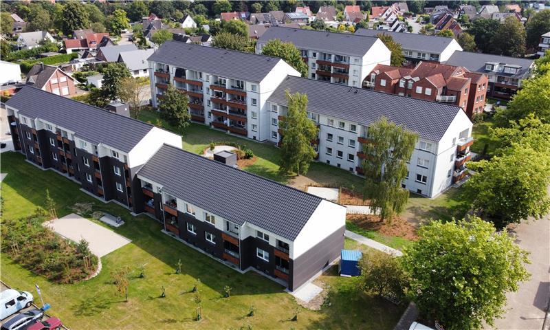 Wohnstätte Stade feiert Jubiläum mit Merkel, Scholz und Merz Wohnblocks in Klein Thun. Sie wurden in den vergangenen Jahren im großen Stil saniert.