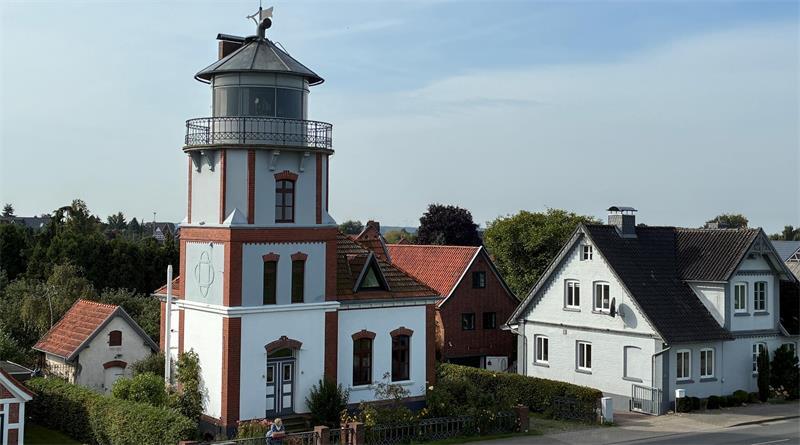 Wohnen im Leuchtturm: Das historische Unterfeuer Mielstack in Jork-Lühe von 1905 steht zum Verkauf.