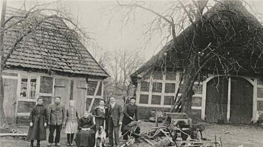 Wohnhaus und Werkstatt der Familie Meyer im Jahr 1920.