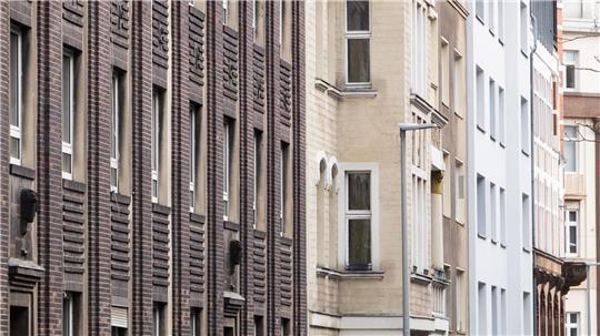 Wohnungen sind knapp – nun liegt eine neue Satzung über die Zweckentfremdung von Wohnraum in Hannover vor. Die Politik entscheidet darüber. (Symbolbild)