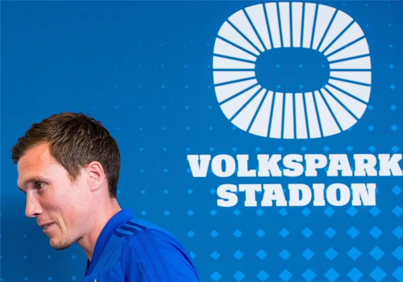 Wolf wird nach Saisonende den HSV nicht weiter trainieren. Foto: Daniel Bockwoldt/dpa
