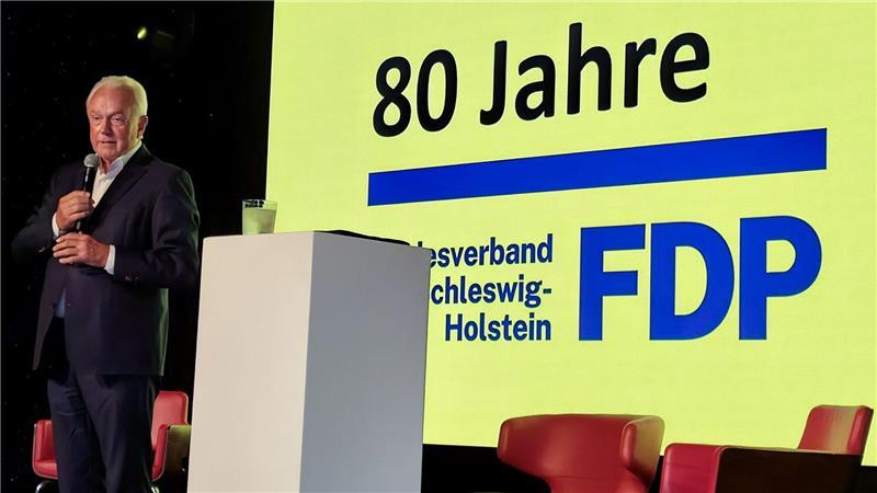 Kubicki beschwört Aufbruch der FDP - Zielmarke zehn Prozent Wolfgang Kubicki kritisierte, dass zahlreiche Menschen in Deutschland Existenzsorgen haben.