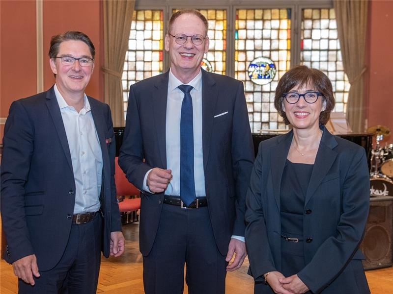 Wolfgang Schult geht, Michael Senf (links) folgt ihm als Vorstandsvorsitzender. Astrid Knipping ist die Neue im Vorstand. Foto: Martin Elsen