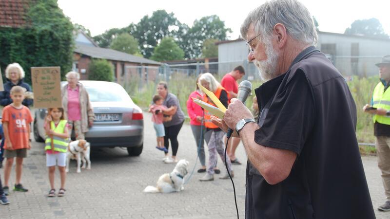 Wolfgang Weh sprach zu den Demonstranten.